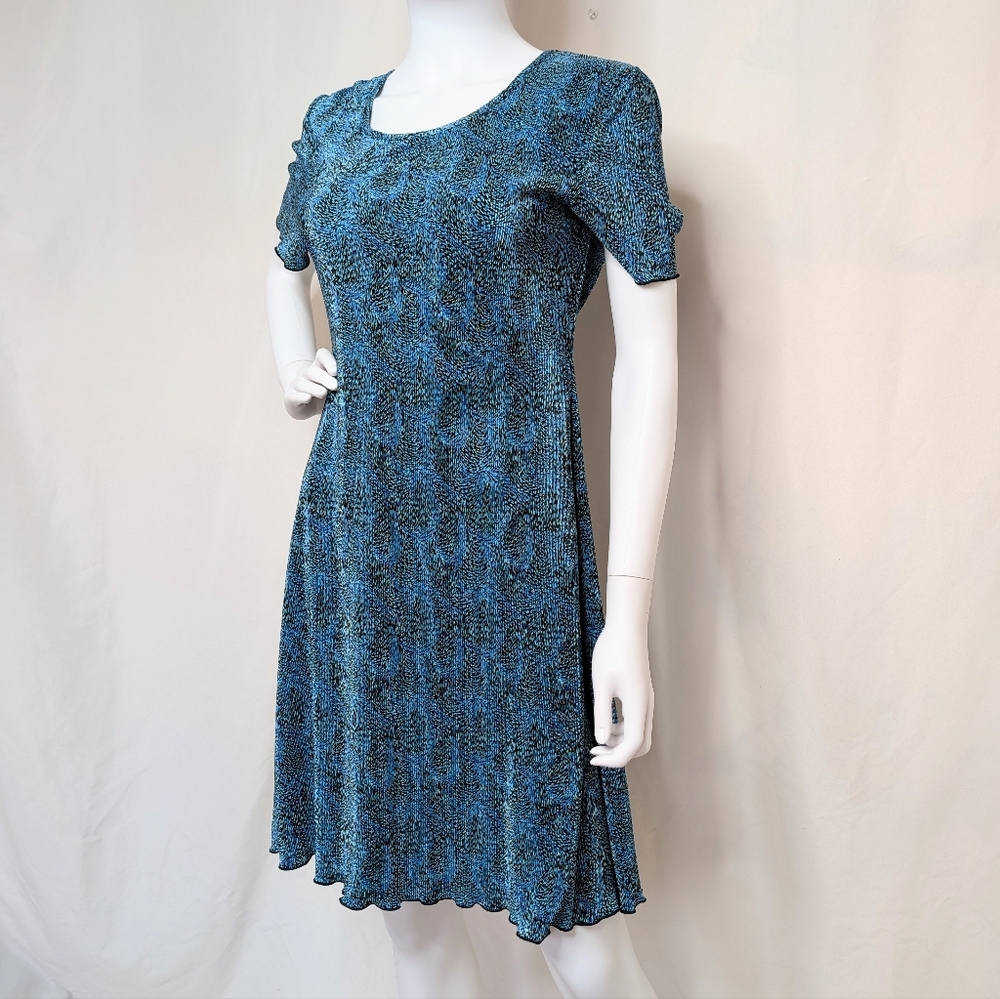 90s Blue & Black Abstract Satiny Crinkle Micro Pleated Short Sleeve Midi Dress - Picture 3 of 7